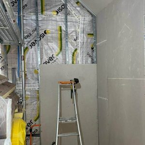 Rénovation intérieure en Normandie : réalisation de cloisons et pose de placo pour réaménager une pièce
